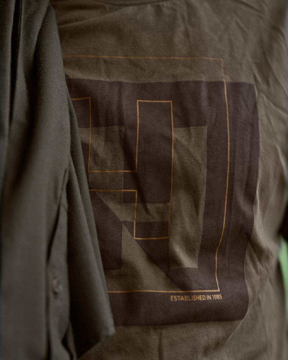 Major Brown Coloured Harkila Mens H-logo Short Sleeve T-Shirt on blurry background #colour_major-brown