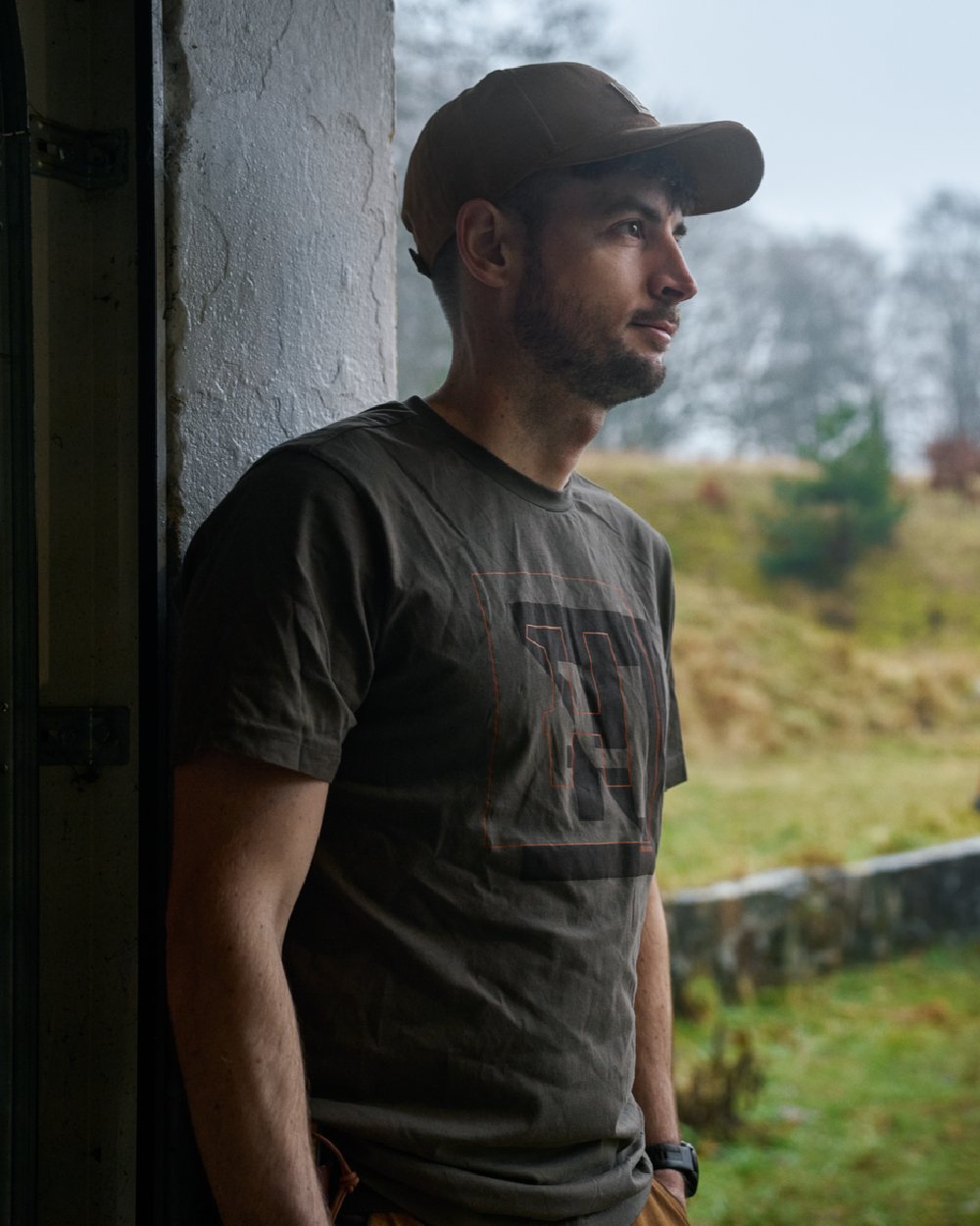 Phantom Coloured Harkila Mens H-logo Short Sleeve T-Shirt on blurry background #colour_phantom