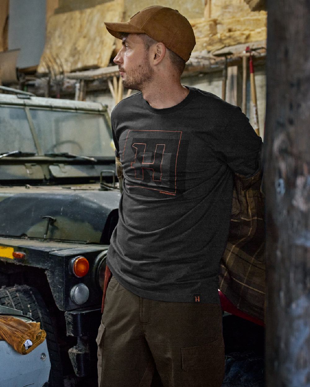 Phantom Coloured Harkila Mens H-logo Short Sleeve T-Shirt on garage background #colour_phantom