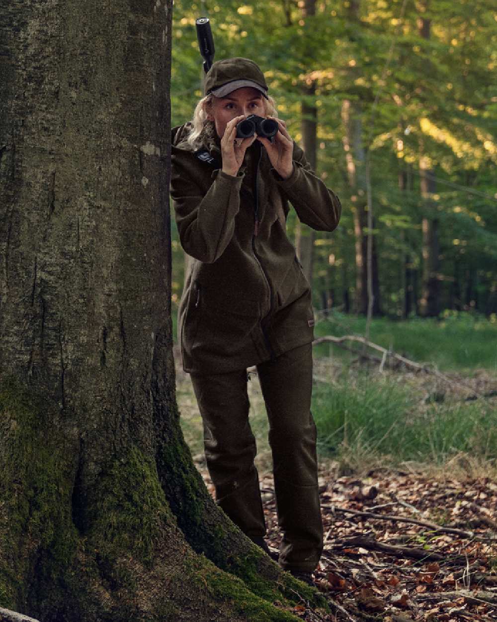 Willow Green Coloured Harkila Metso Womens Hybrid Jacket on outdoor background #colour_willow-green