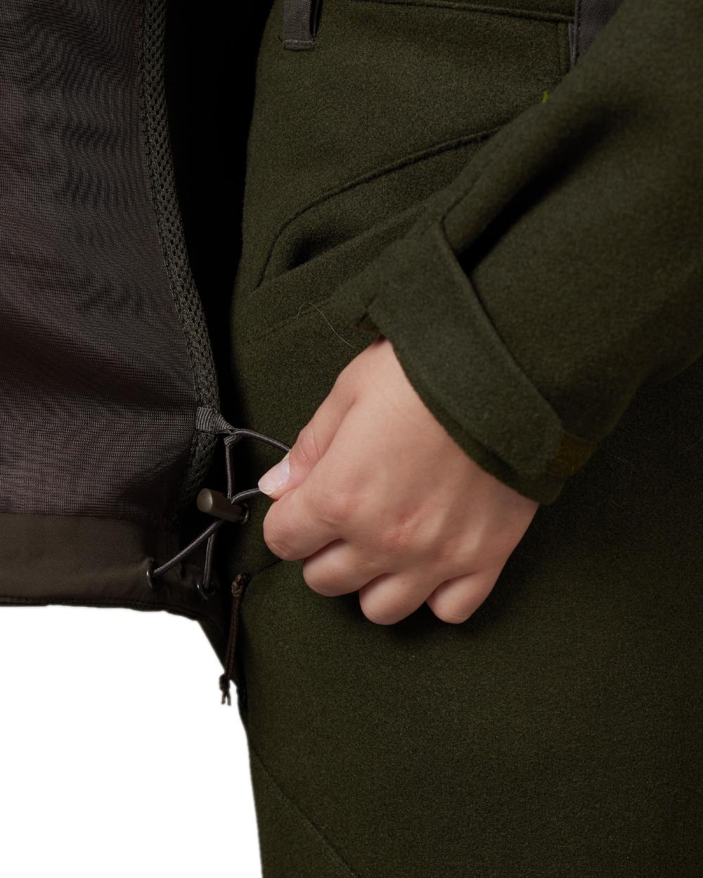 Willow Green Coloured Harkila Metso Womens Hybrid Jacket on white background #colour_willow-green