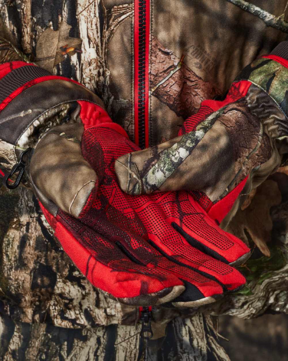 Mossy Oak Break-Up Country Mossy Oak Red Coloured Harkila Moose Hunter 2.0 GTX Gloves on white background #colour_mossy-oak-break-up-country-mossy-oak-red