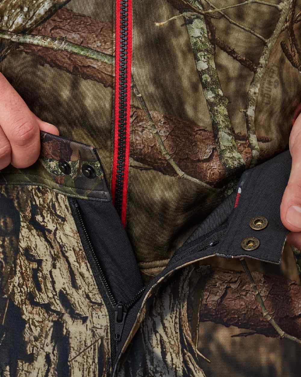 Mossy Oak Break-Up Country Red Coloured Harkila Moose Hunter 2.0 Light Trousers on white background #colour_mossy-oak-break-up-country-red