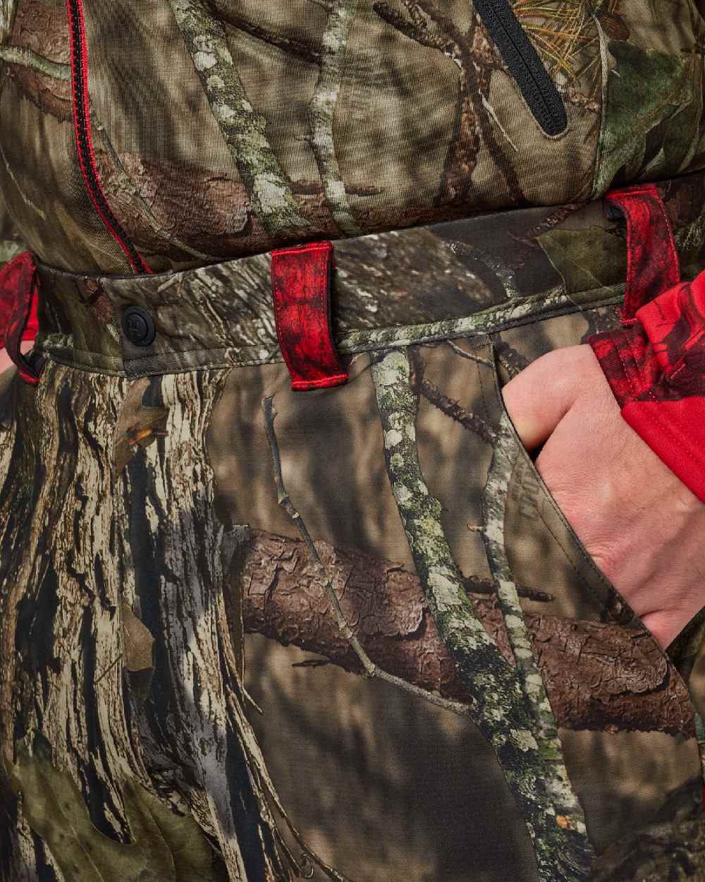 Mossy Oak Break-Up Country Red Coloured Harkila Moose Hunter 2.0 Light Trousers on white background #colour_mossy-oak-break-up-country-red