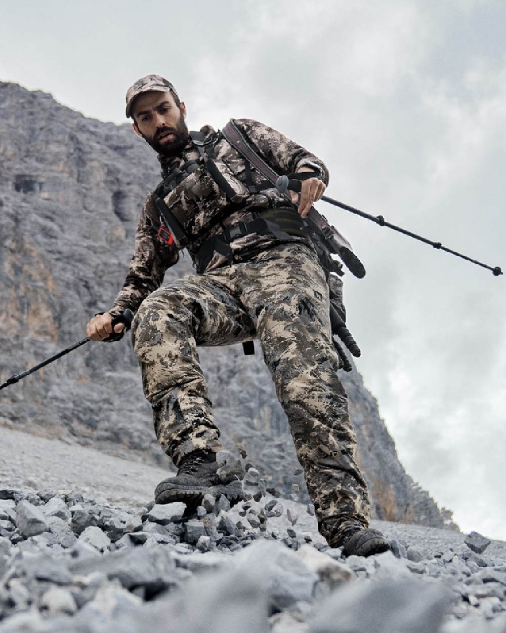 AXIS Mountain Coloured Harkila Mountain Hunter Expedition Fleece Hoodie on mountain background #colour_axis-mountain