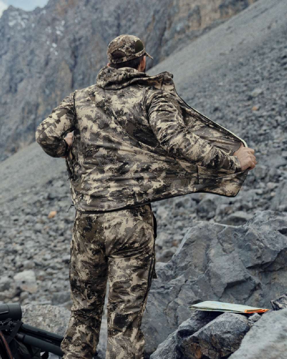 AXIS Mountain Coloured Harkila Mountain Hunter Expedition Fleece Hoodie on mountain background #colour_axis-mountain