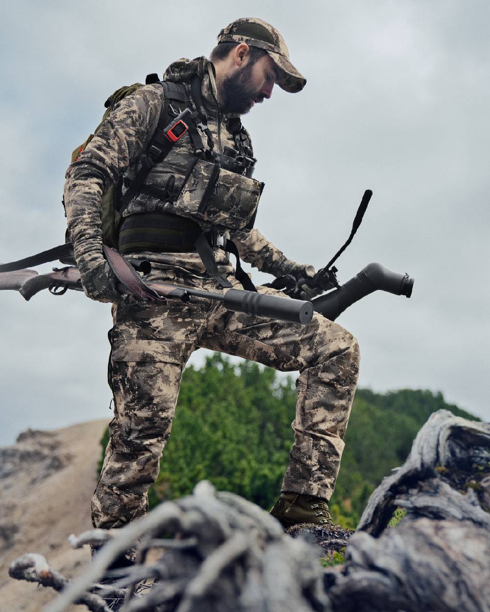 AXIS Mountain Coloured Harkila Mountain Hunter Expedition Light Trousers on outdoor background #colour_axis-mountain