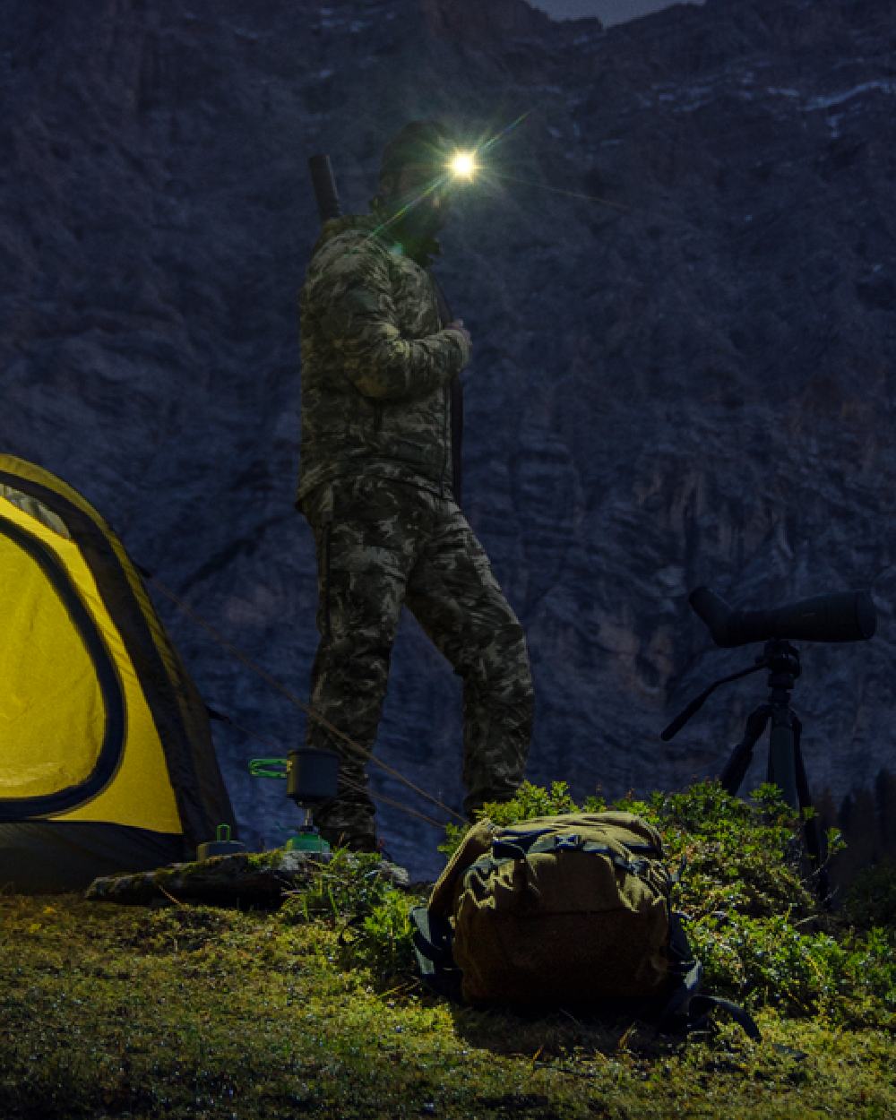 AXIS Mountain Coloured Harkila Mountain Hunter Expedition Packable Down Jacket on outdoor background #colour_axis-mountain