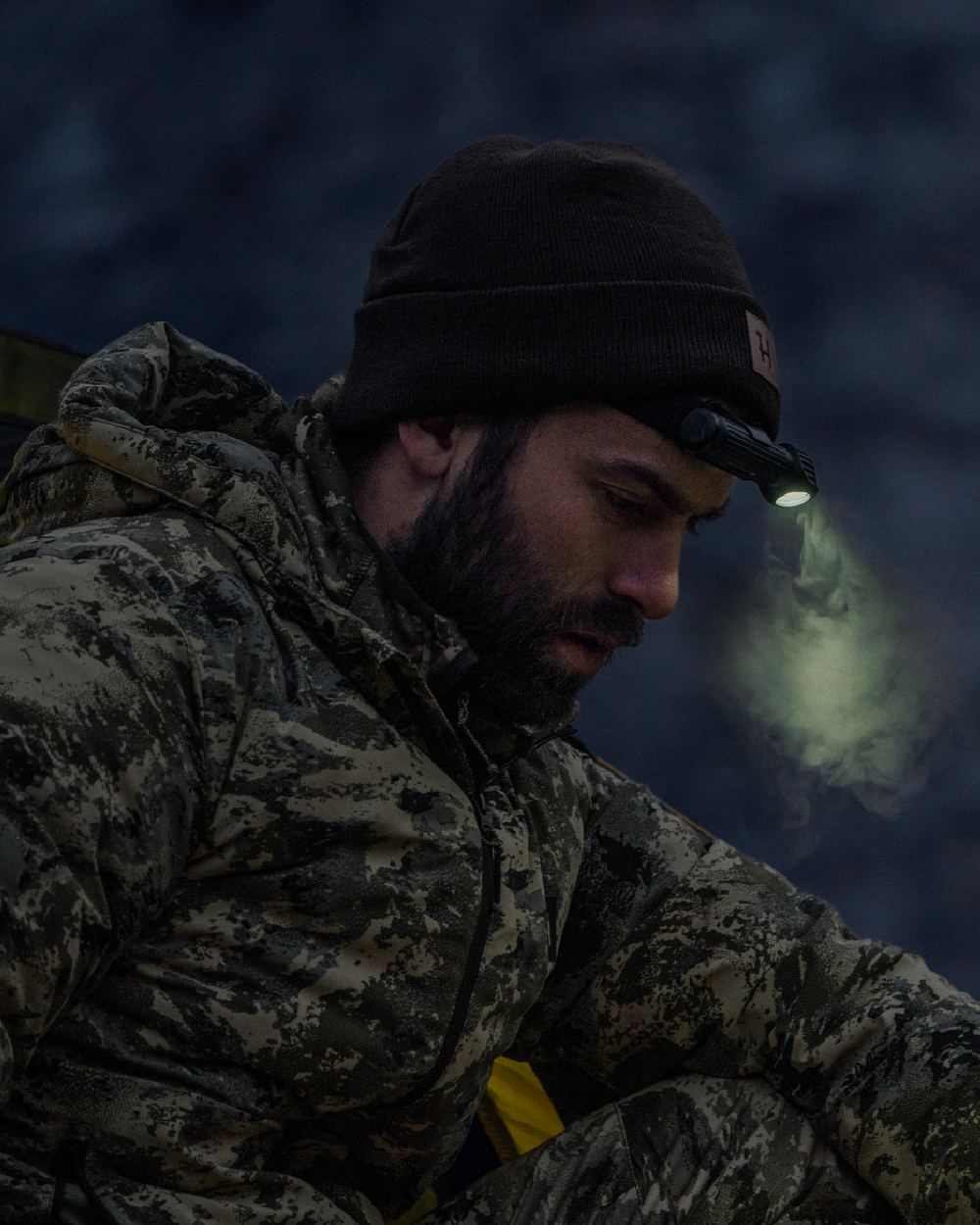 AXIS Mountain Coloured Harkila Mountain Hunter Expedition Packable Down Jacket on outdoor background #colour_axis-mountain