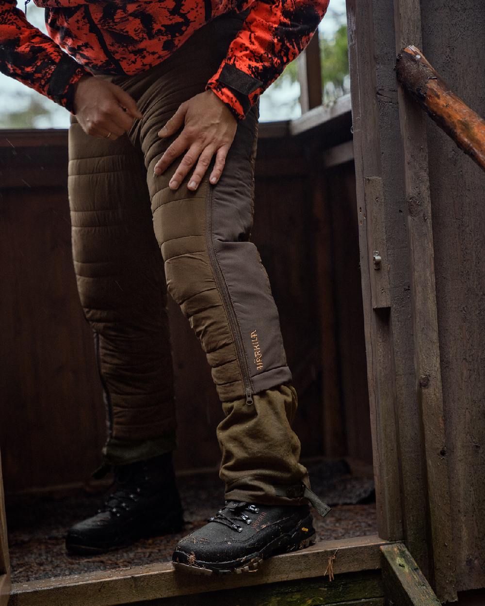 Hunting Green Shadow Brown Coloured Harkila Mountain Hunter Insulated Breeks on outdoor background #colour_hunting-green-shadow-brown