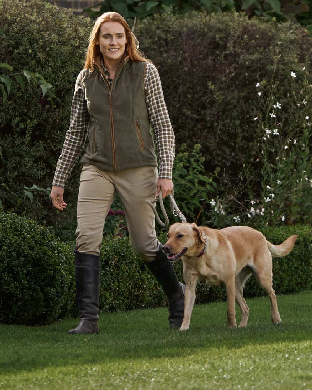 Sand Coloured Harkila Norberg Lady Chinos on outdoor background #colour_sand