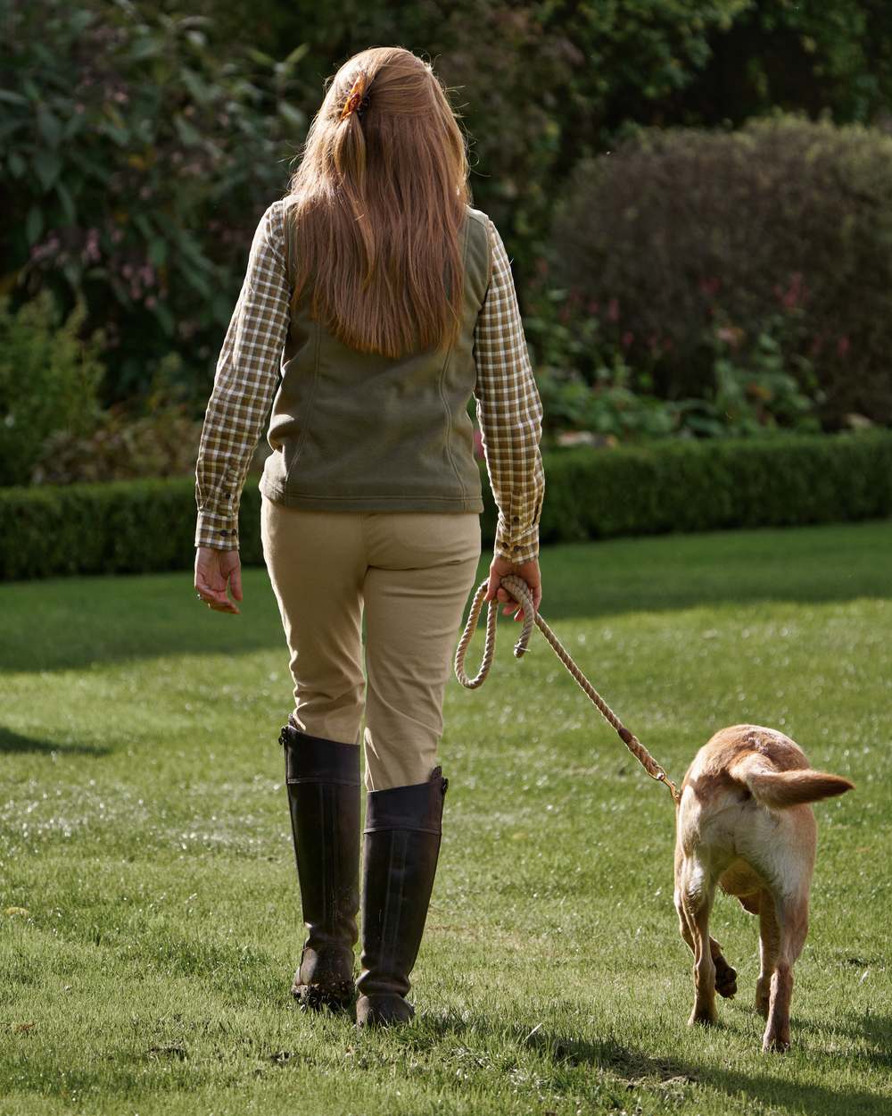Sand Coloured Harkila Norberg Lady Chinos on outdoor background #colour_sand