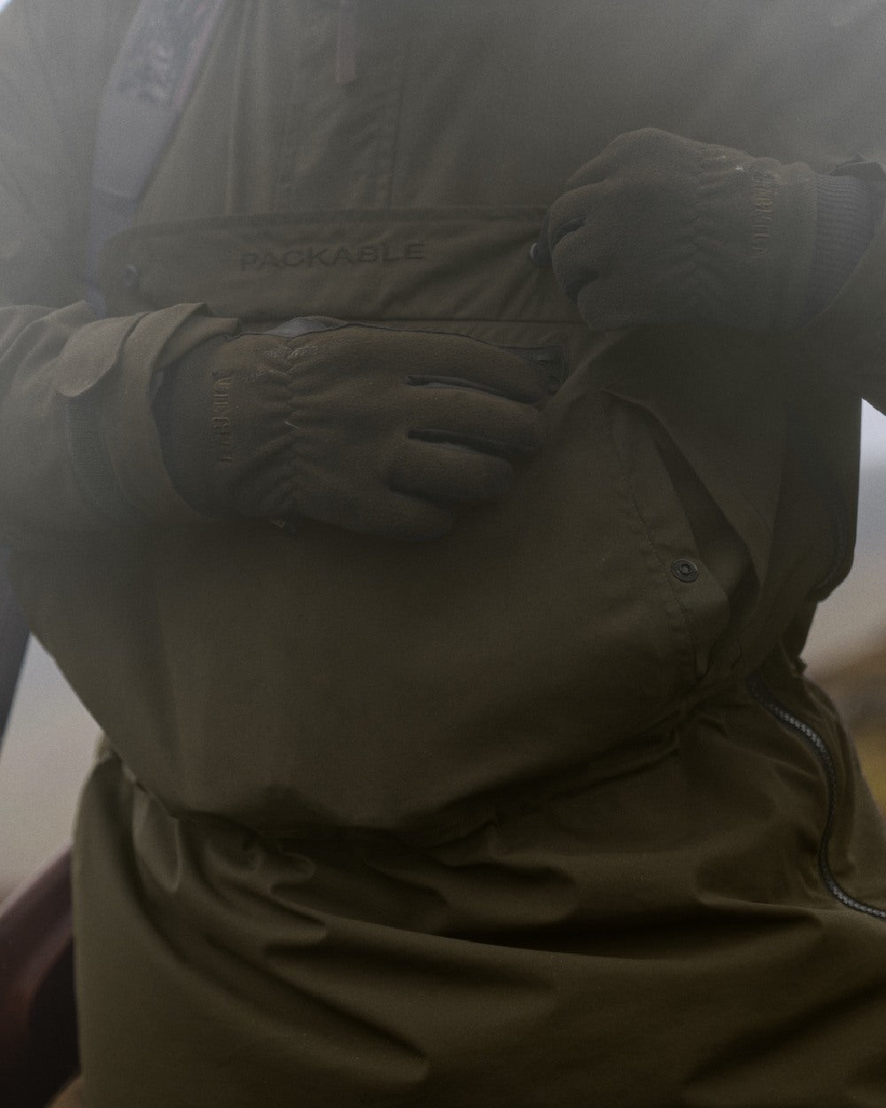 Willow Green Coloured Harkila Orton Tech HWS Packable Smock on outdoor background #colour_willow-green