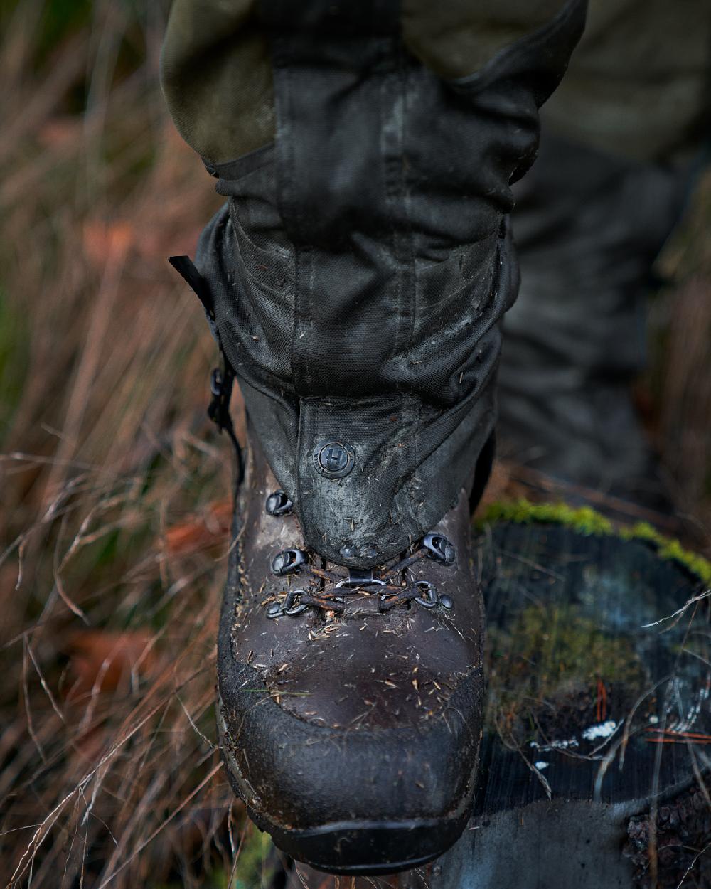 Willow Green Coloured Harkila Pro HWS Gaiters on outdoor background #colour_willow-green