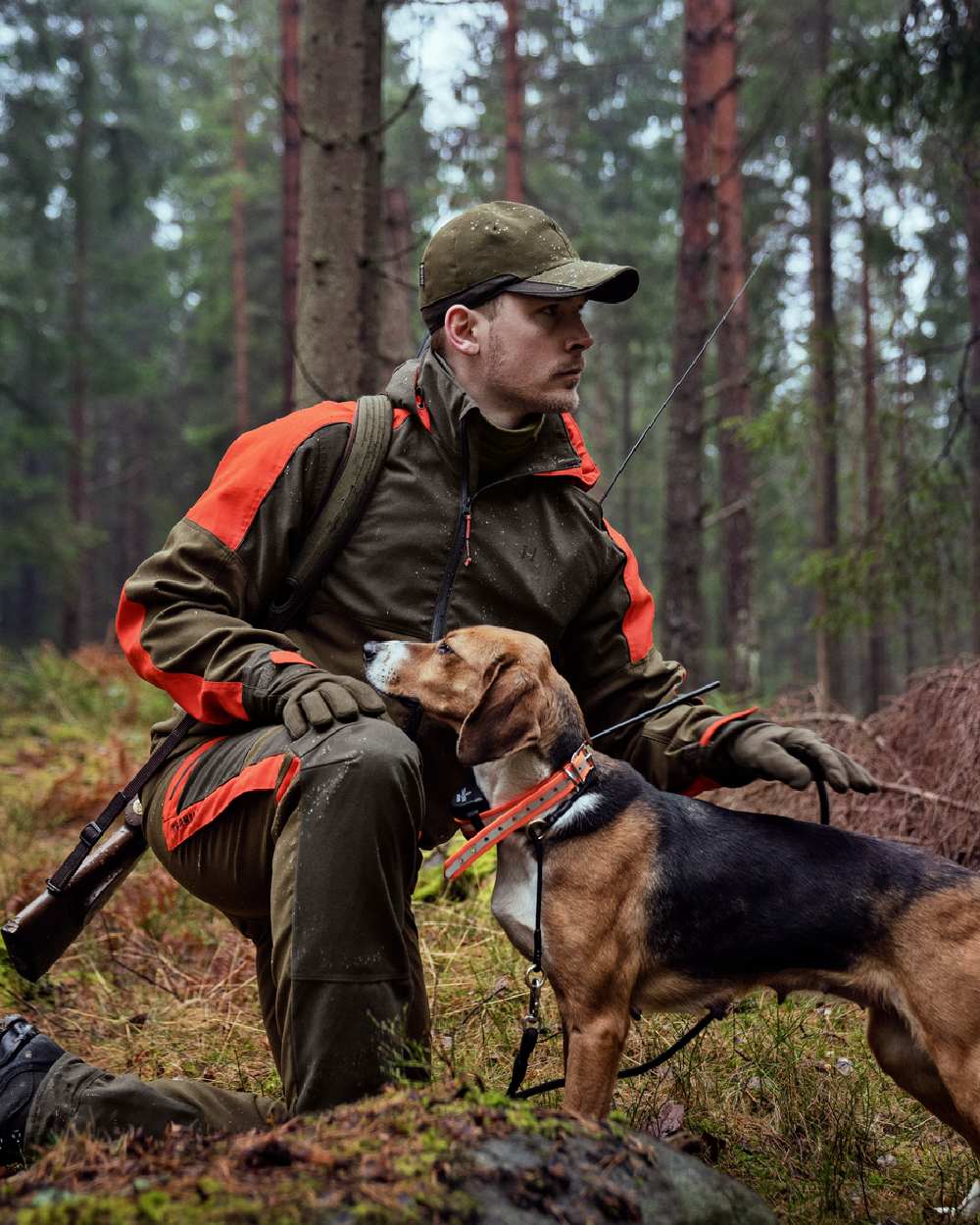 Willow Green Orange Coloured Harkila Pro Hunter Dog Keeper GTX Jacket on outdoor background #colour_willow-green-orange