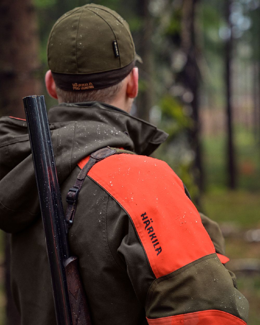 Willow Green Orange Coloured Harkila Pro Hunter Dog Keeper GTX Jacket on outdoor background #colour_willow-green-orange