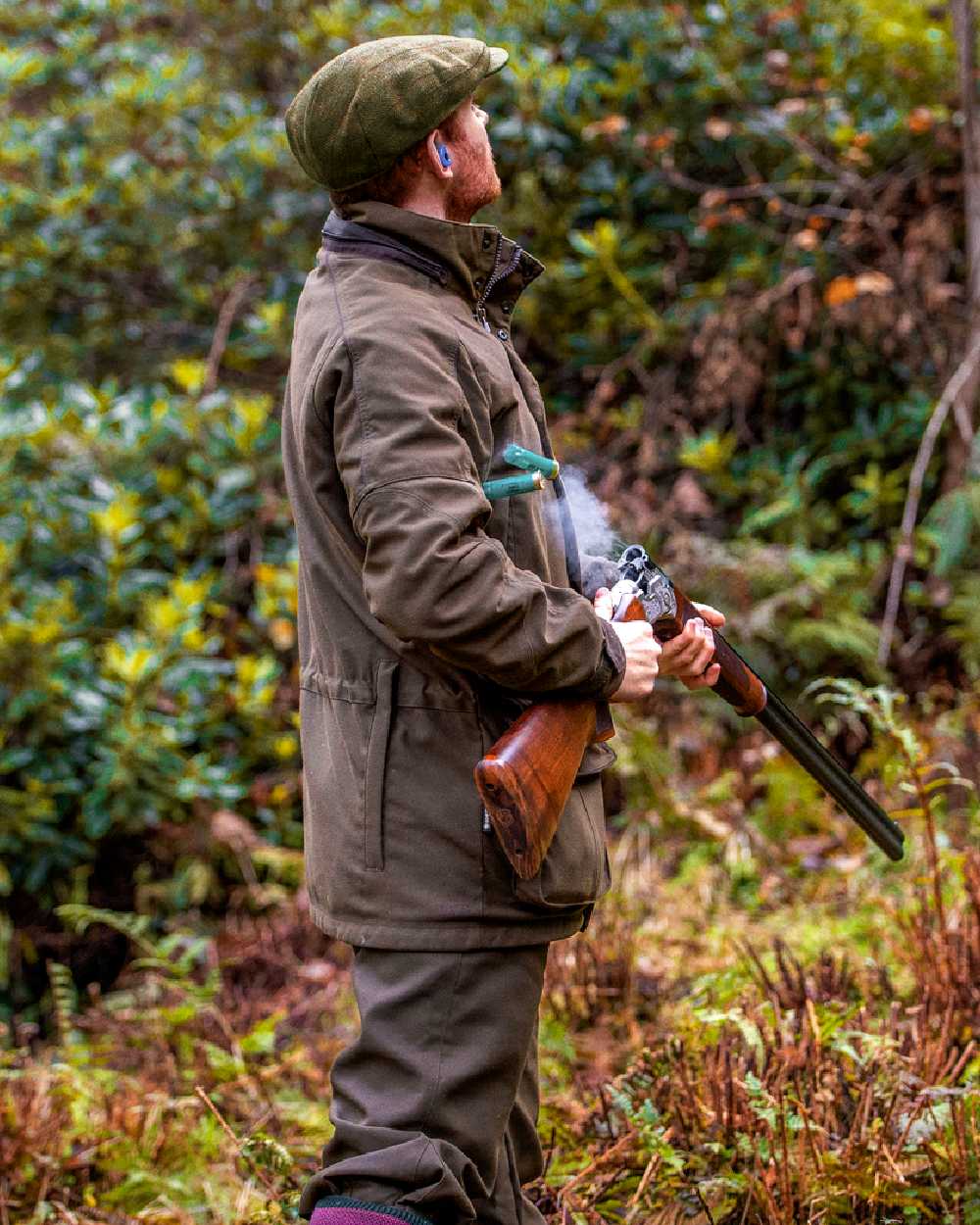 Willow Green Coloured Harkila Pro Hunter Endure Jacket on forest background #colour_willow-green