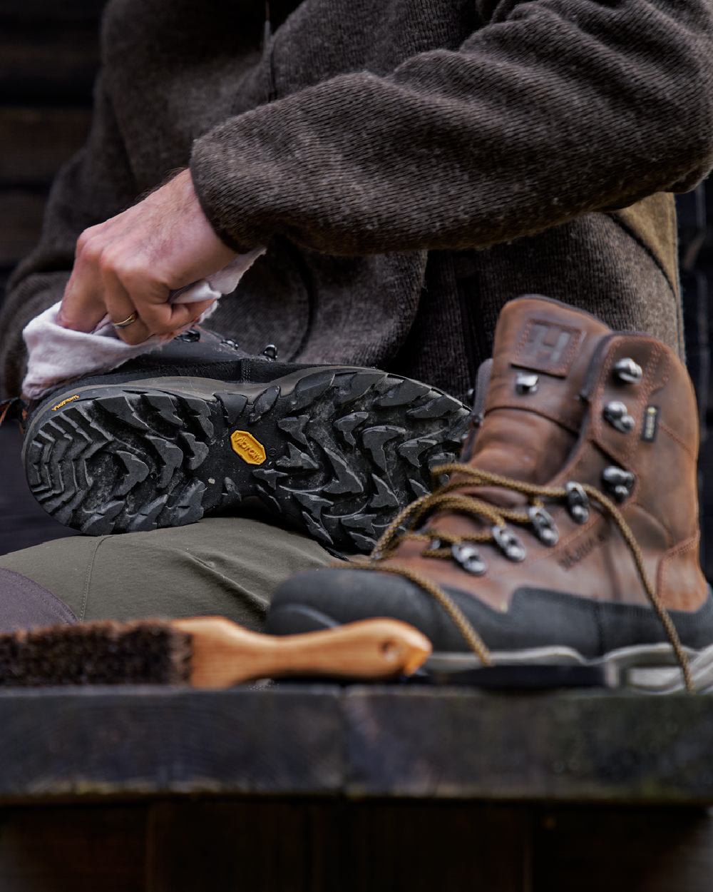 Chocolate Brown Coloured Harkila Pro Hunter Ledge 2.0 GTX Boots on outdoor background #colour_chocolate-brown