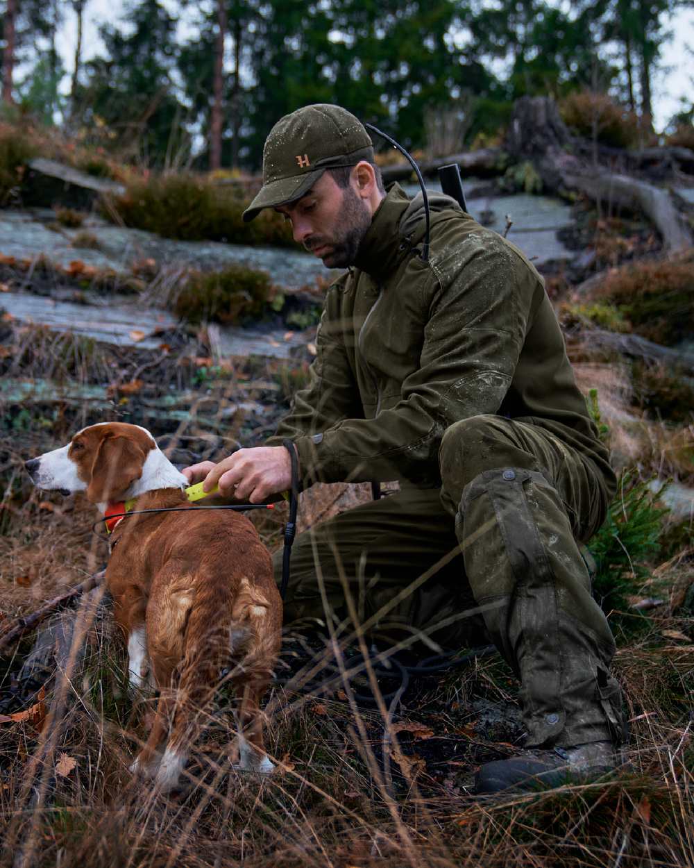 Willow Green Coloured Harkila Pro Hunter Move 2.0 GTX Jacket on outdoor background #colour_willow-green