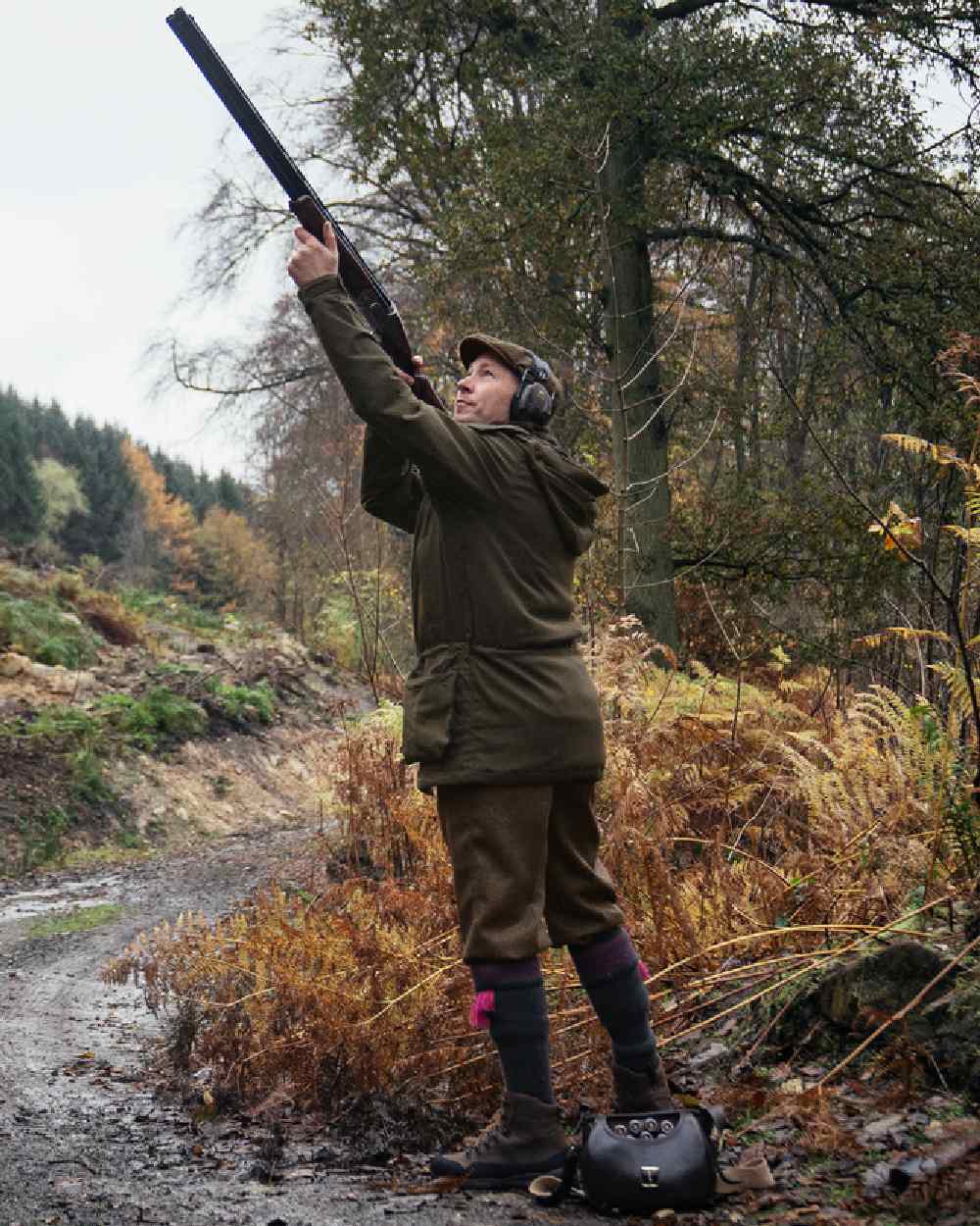 Willow Green Coloured Harkila Pro Hunter Shooting GTX Jacket on outdoor background #colour_willow-green