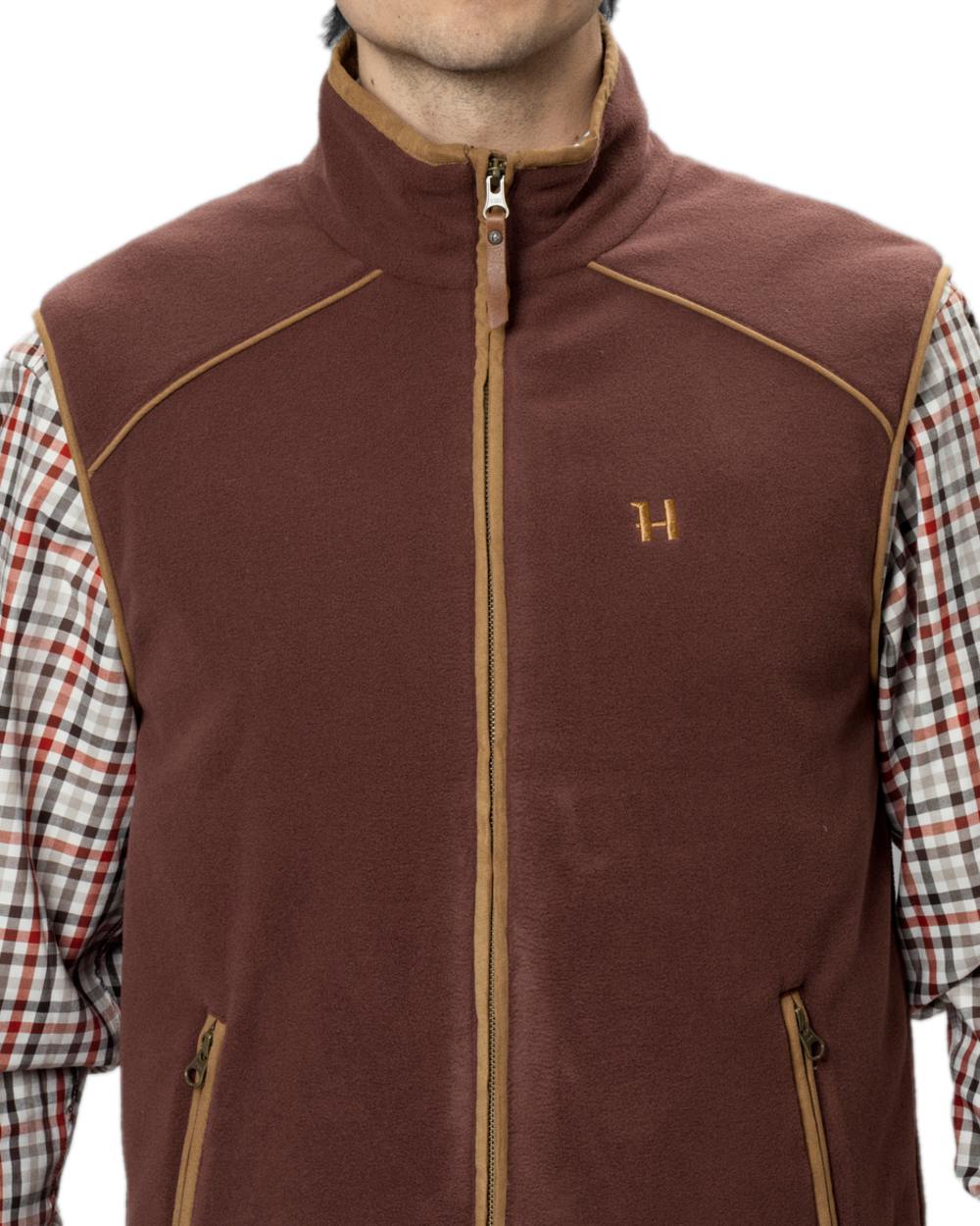 Burgundy Coloured Harkila Sandhem 200 Fleece Waistcoat on white background #colour_burgundy