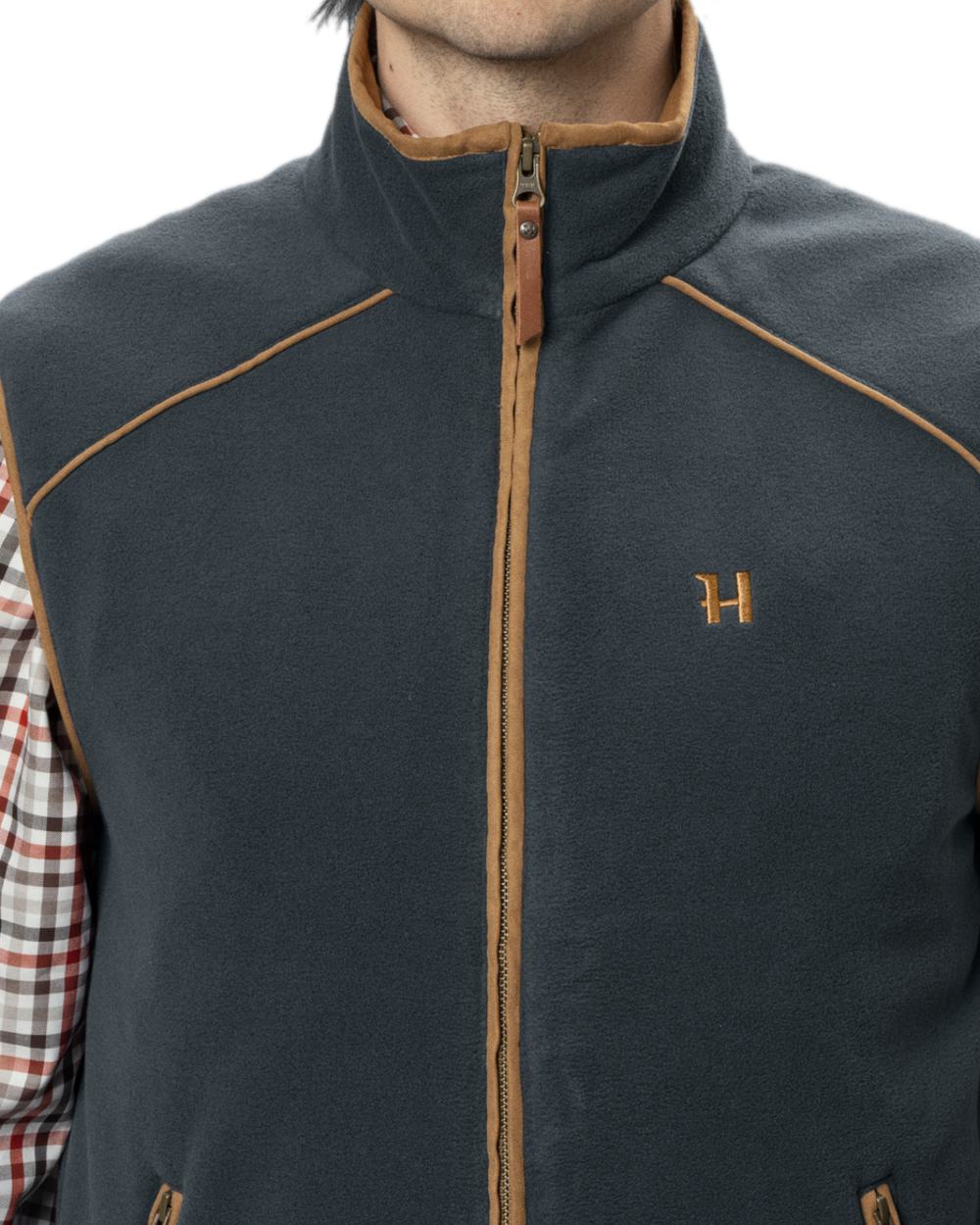 Dark Navy Coloured Harkila Sandhem 200 Fleece Waistcoat on white background #colour_dark-navy
