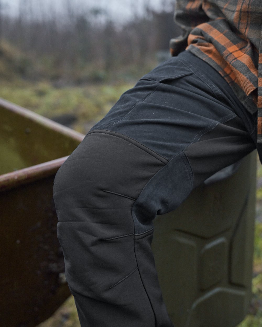 Salute Anthracite Coloured Harkila Scandinavian Trousers on forest background #colour_salute-anthracite