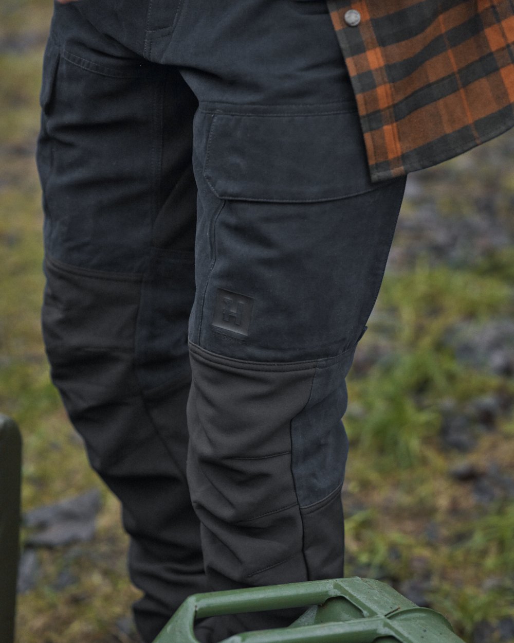 Salute Anthracite Coloured Harkila Scandinavian Trousers on forest background #colour_salute-anthracite