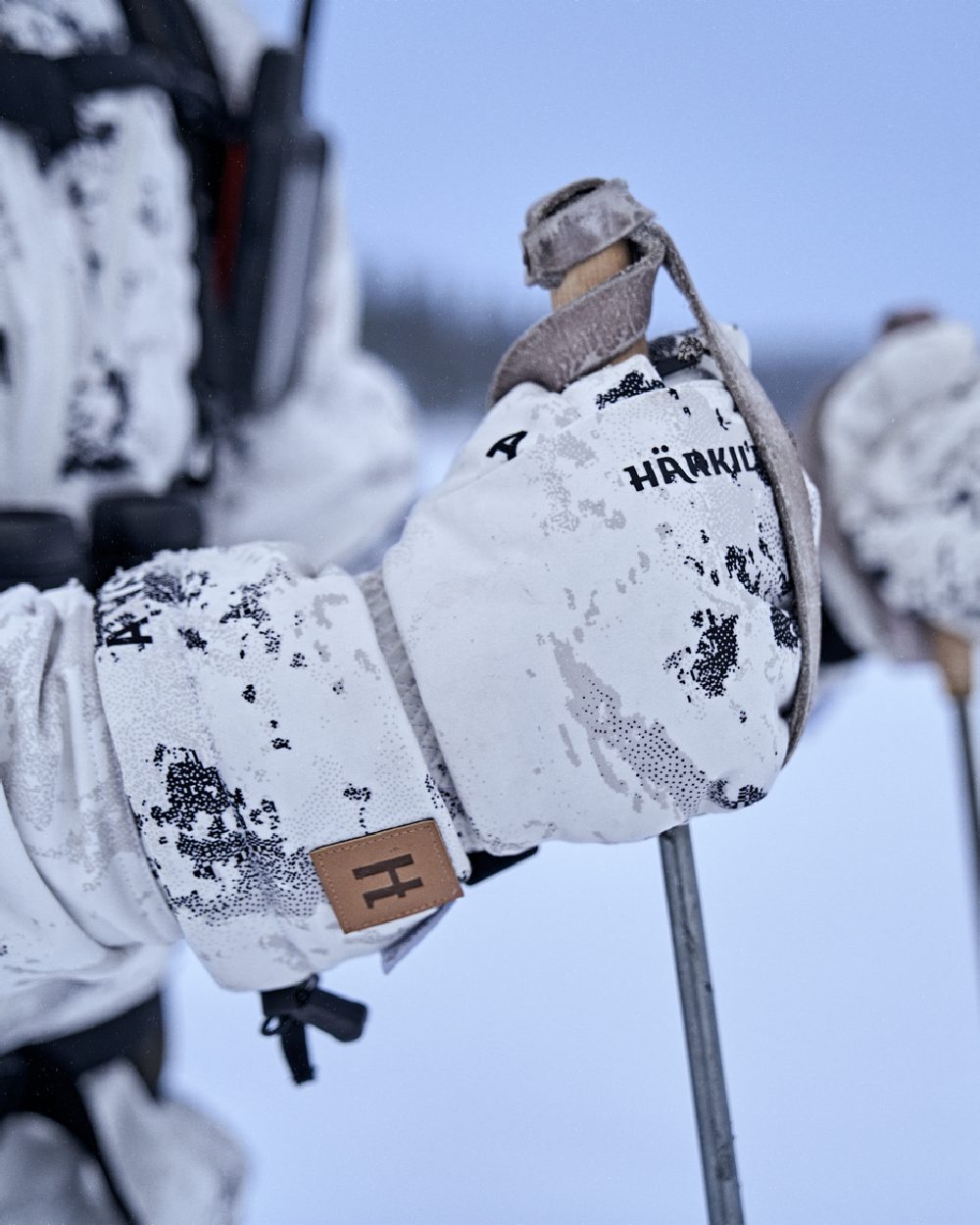 AXIS Snow Coloured Harkila Winter Active WSP Insulated Mittens on snow background #colour_axis-snow