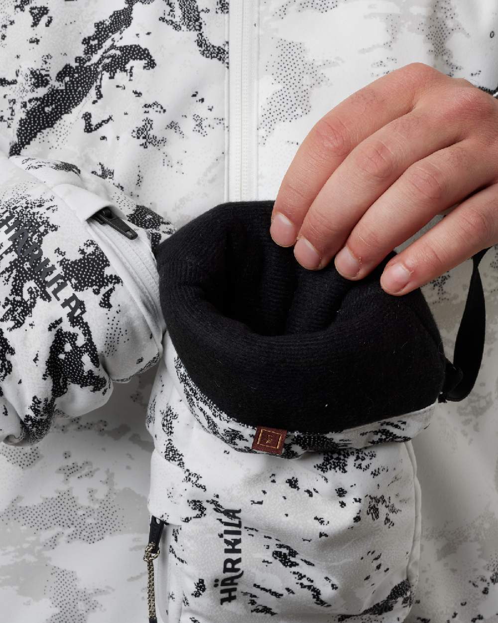 AXIS Snow Coloured Harkila Winter Active WSP Insulated Mittens on white background #colour_axis-snow