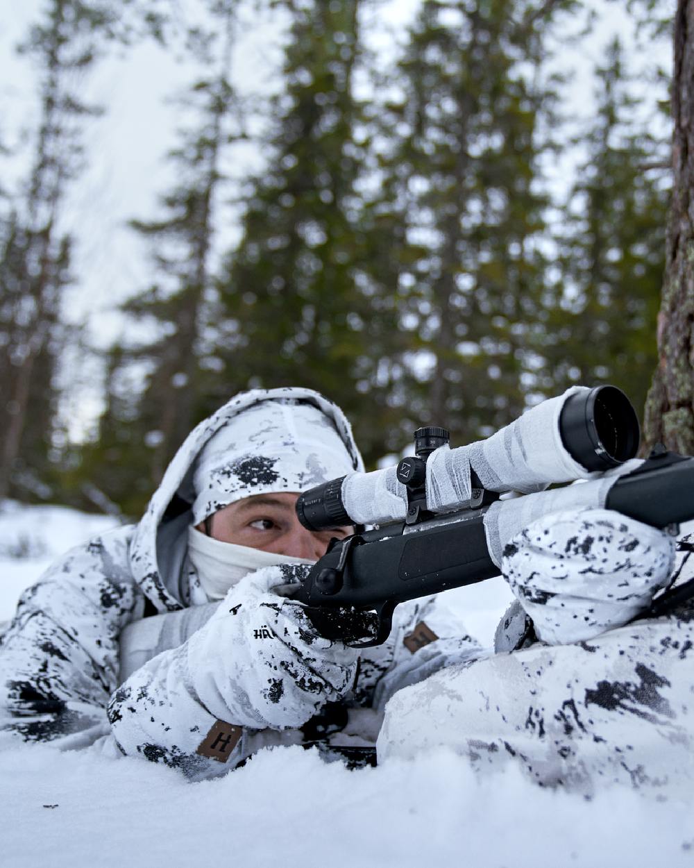 AXIS Snow Coloured Harkila Winter Active WSP Jacket on snow background #colour_axis-snow