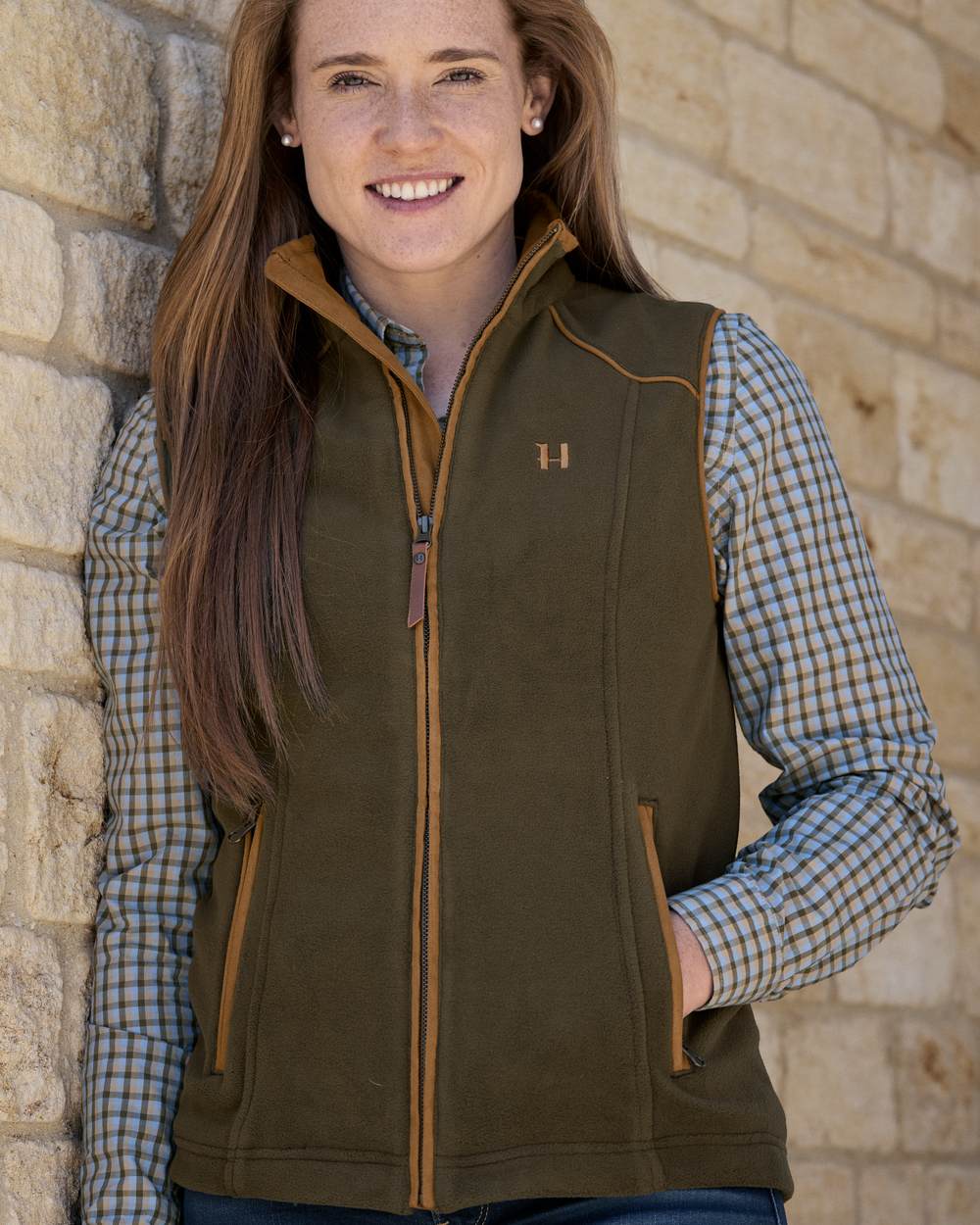 Willow Green Coloured Harkila Womens Sandhem 200 Fleece Waistcoat on outdoor background #colour_willow-green
