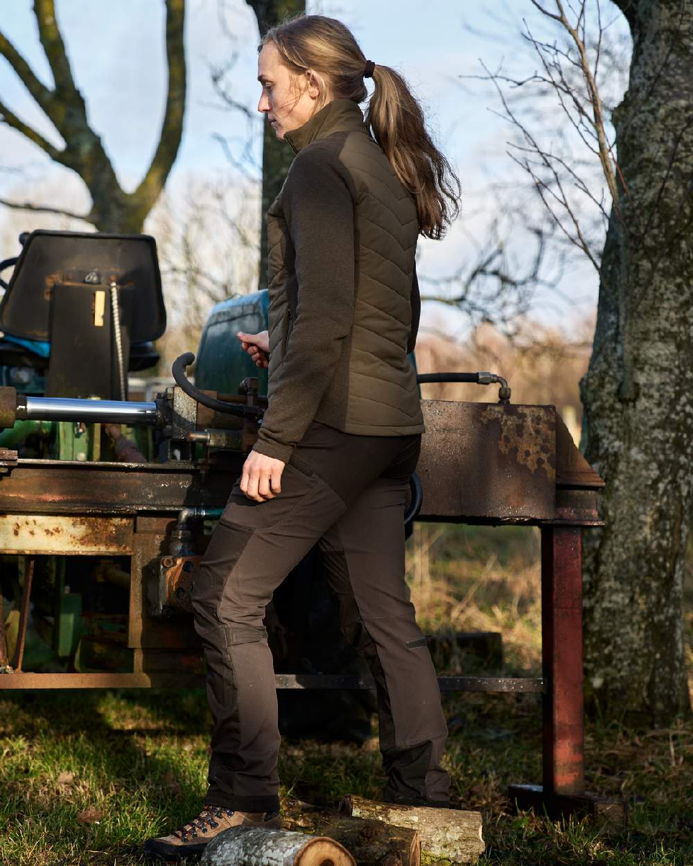 Willow Green Coloured Harkila Womens Sandhem Pro Insulated Cardigan on countryside background #colour_willow-green