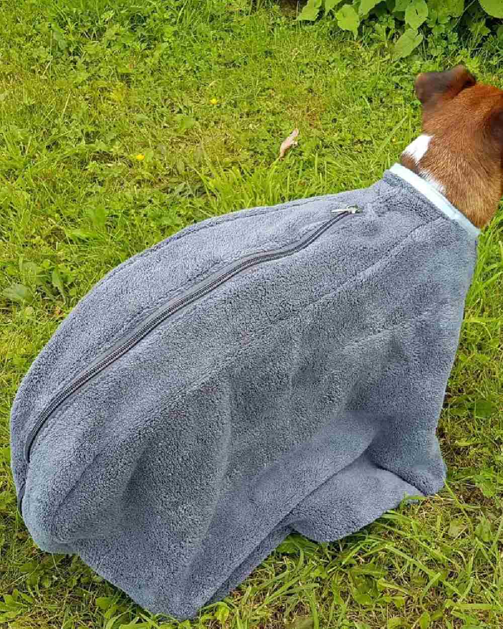 Grey coloured Henry Wag Drying Bag on grass background #colour_grey