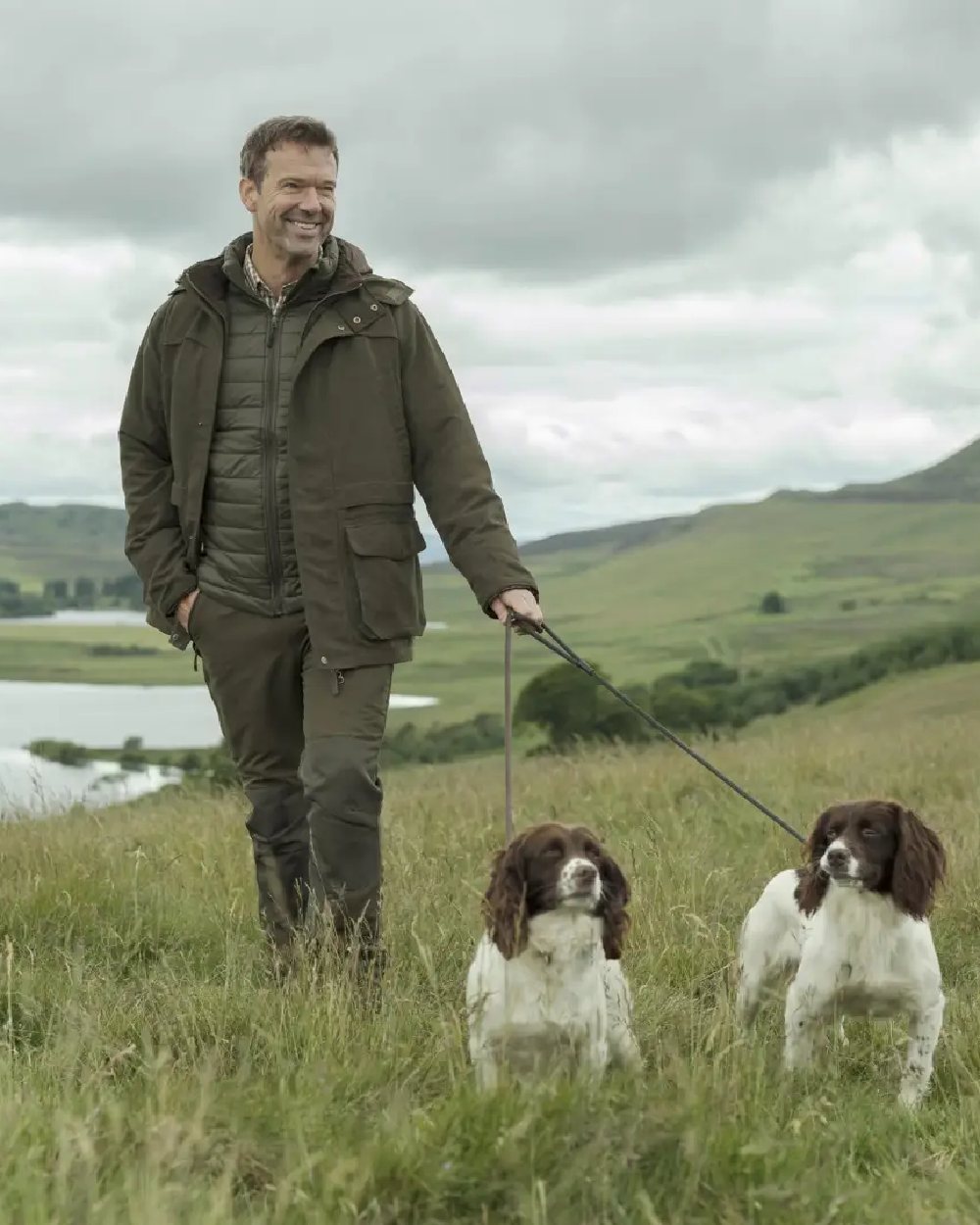 Olive Green Coloured Hoggs of Fife Kincraig Waterproof Field Jacket on countryside background #colour_olive-green