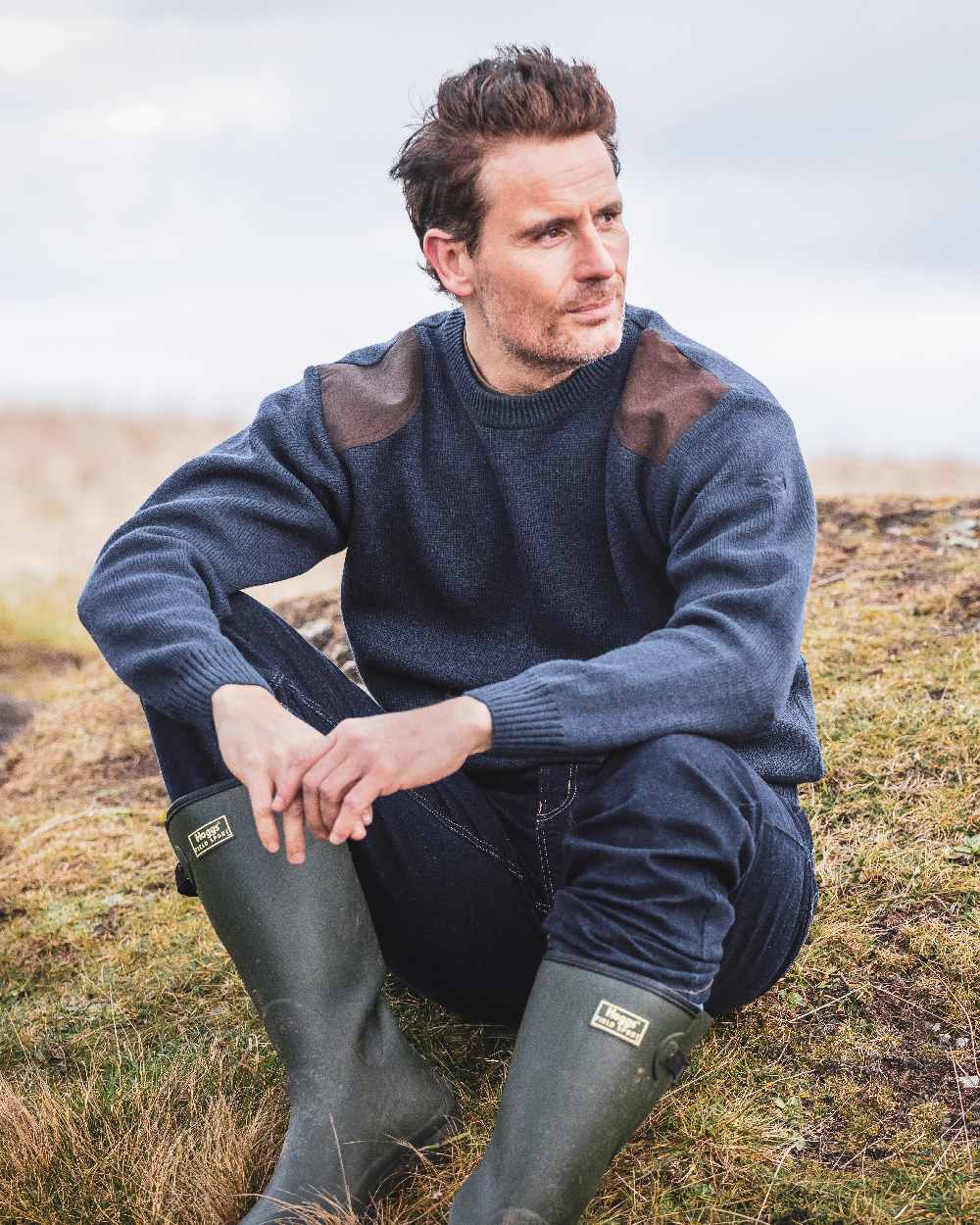 Marled Navy Coloured Hoggs of Fife Melrose Hunting Pullover on mountain background #colour_marled-navy