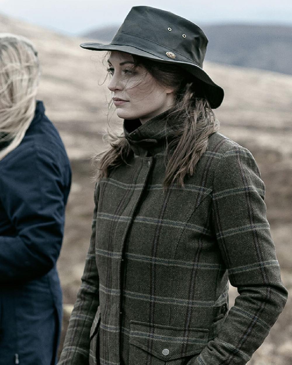 Bracken Tweed Coloured Hoggs of Fife Musselburgh Tweed Field Coat on blurry background #colour_bracken-tweed