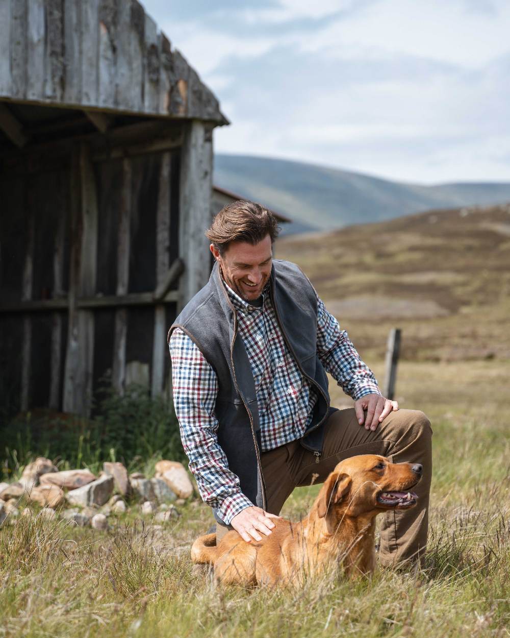 Slate Grey coloured Hoggs of Fife Stenton Technical Fleece Gilet on outdoor background #colour_slate-grey