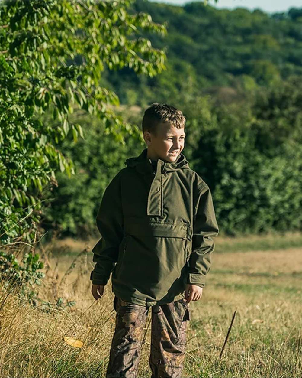Green coloured Jack Pyke Junior Galbraith Smock on forest background #colour_green