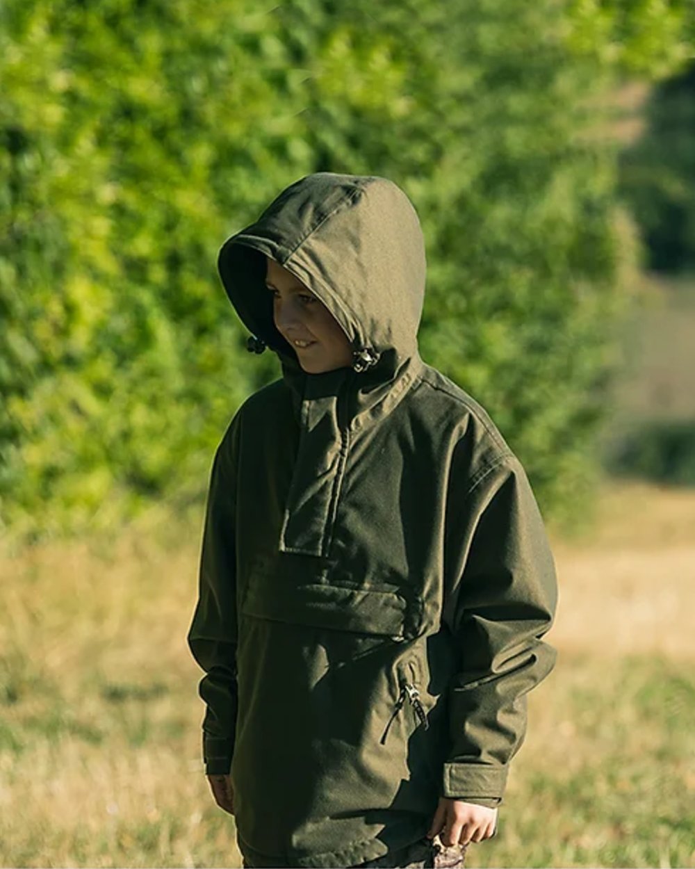 Green coloured Jack Pyke Junior Galbraith Smock on forest background #colour_green