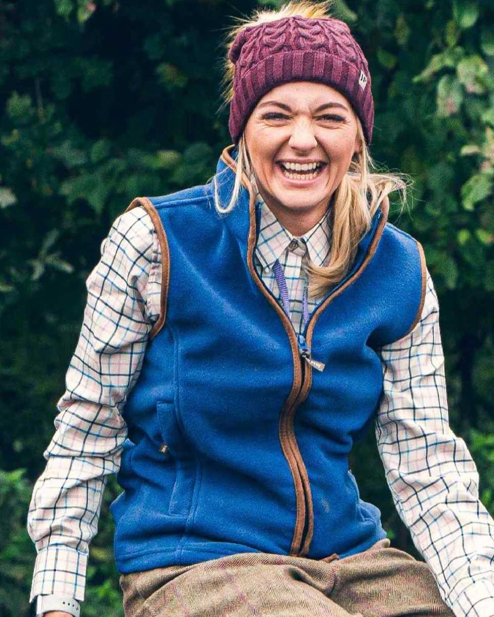 Denim coloured Jack Pyke Ladies Countryman Fleece Gilet on leafy background #colour_denim