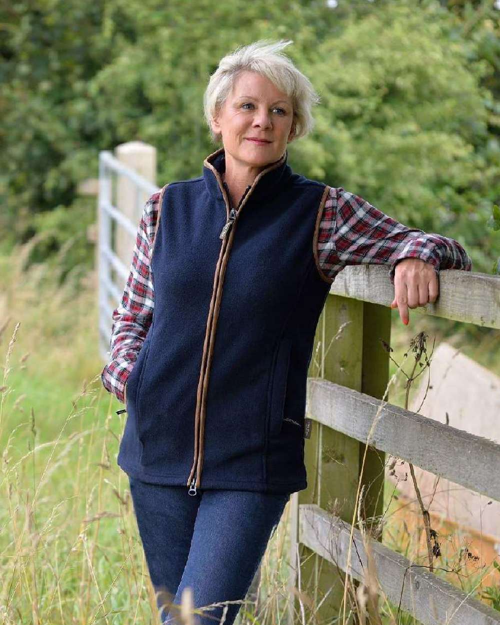 Navy coloured Jack Pyke Ladies Countryman Fleece Gilet on fences background #colour_navy
