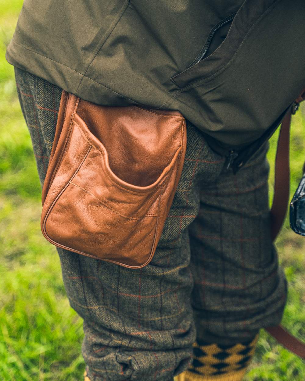 Tan coloured Jack Pyke Leather Cartridge Pouch on grass background #colour_tan