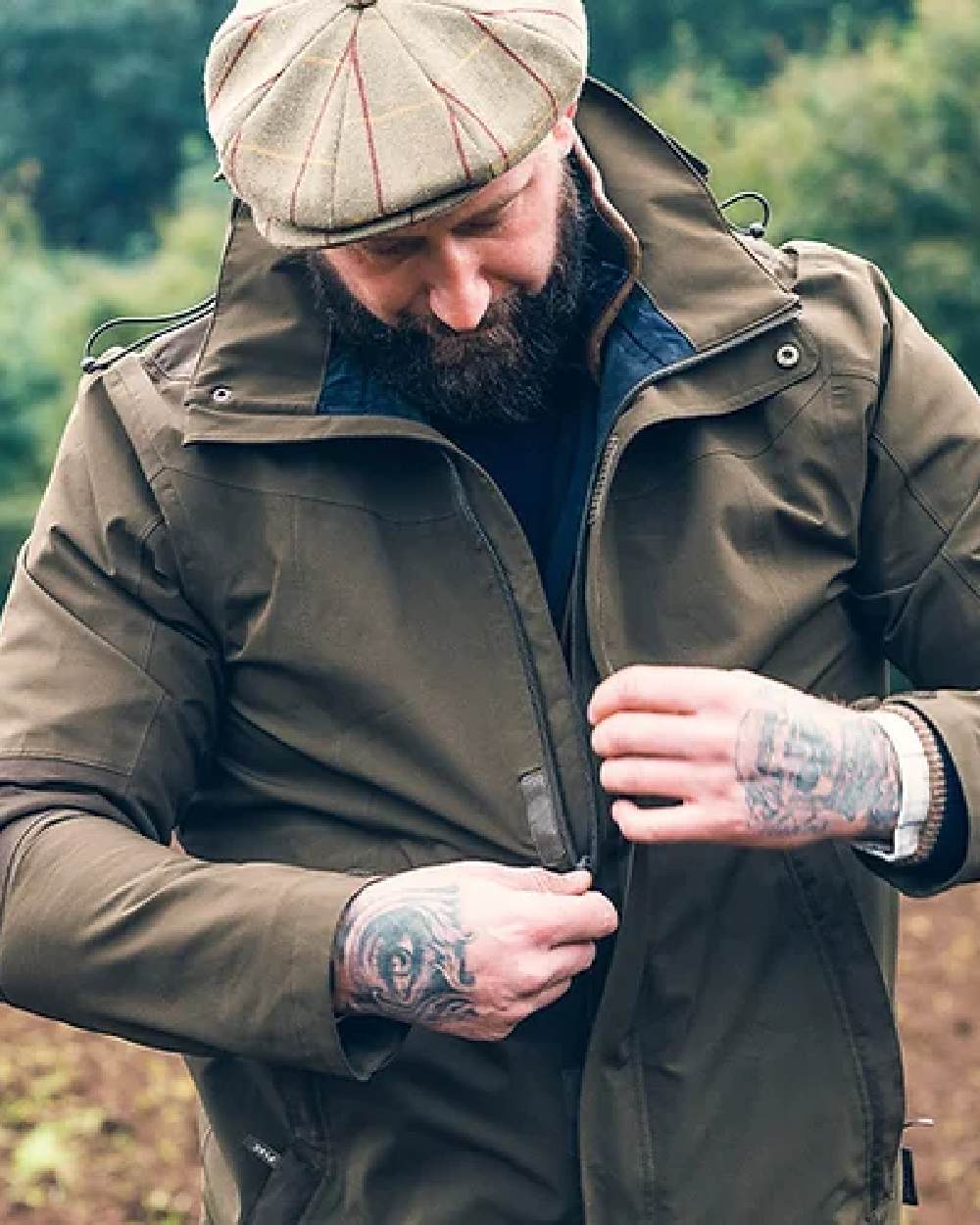 Green coloured Jack Pyke Pro-Lite Hunters Jacket on tree background #colour_green