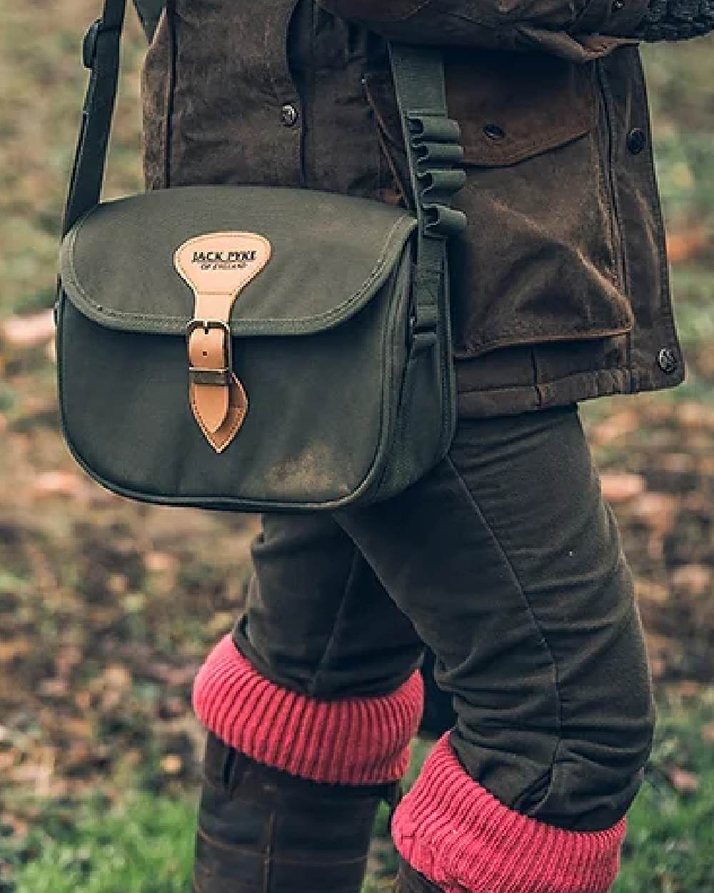 Green coloured Jack Pyke Speed Loader Cartridge Bag on blurry background #colour_green