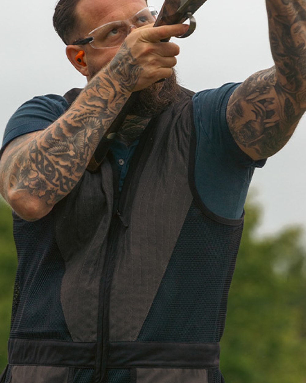 Navy coloured Jack Pyke Sporting Skeet Vest on blurry background #colour_navy