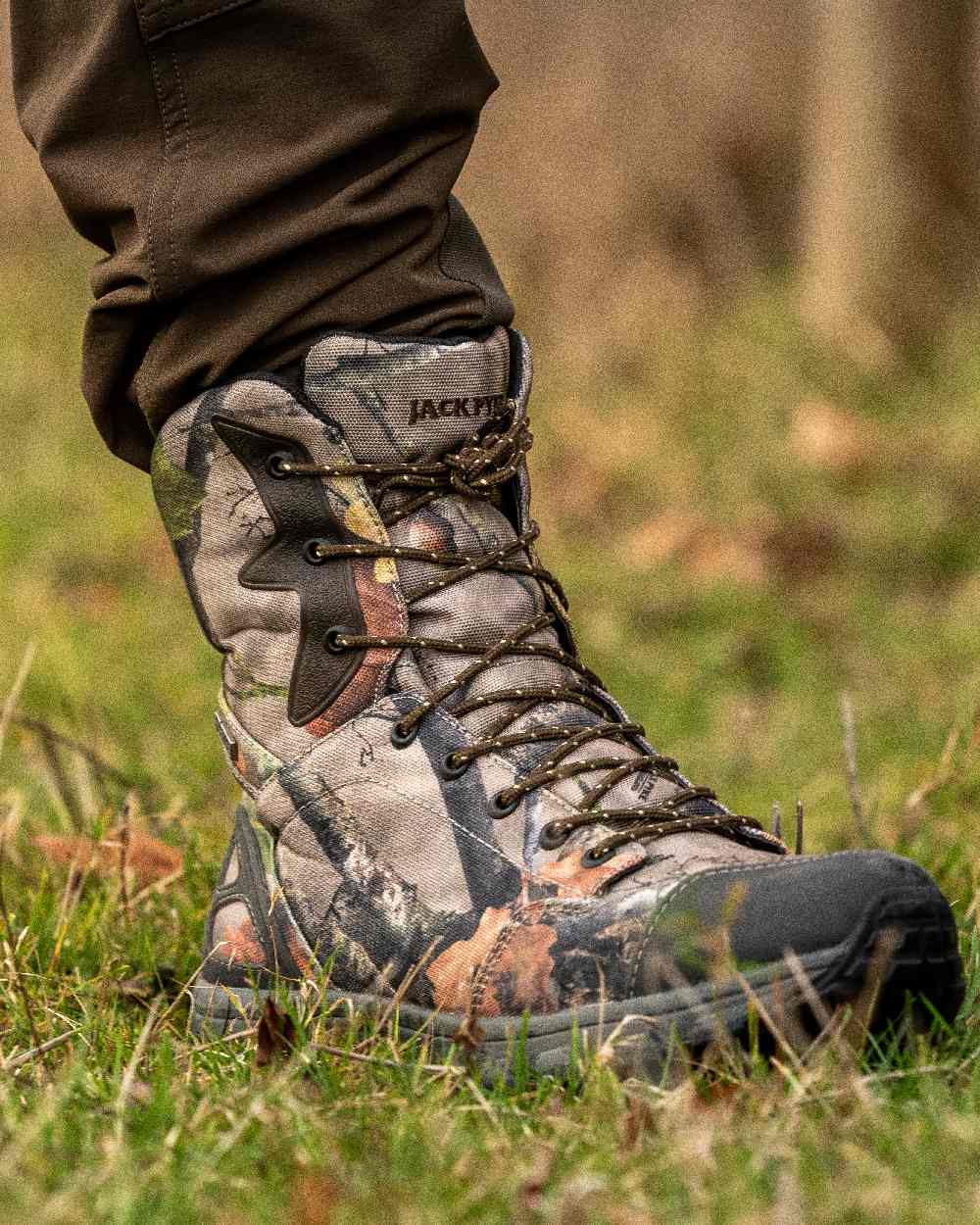 EVO coloured Jack Pyke Tundra Boots 2 Evo on grass background #colour_evo
