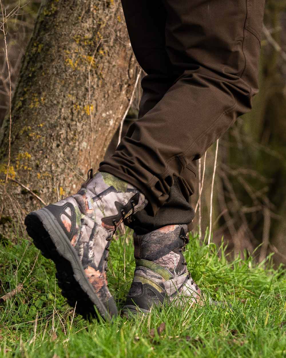 EVO coloured Jack Pyke Tundra Boots 2 Evo on grass background #colour_evo