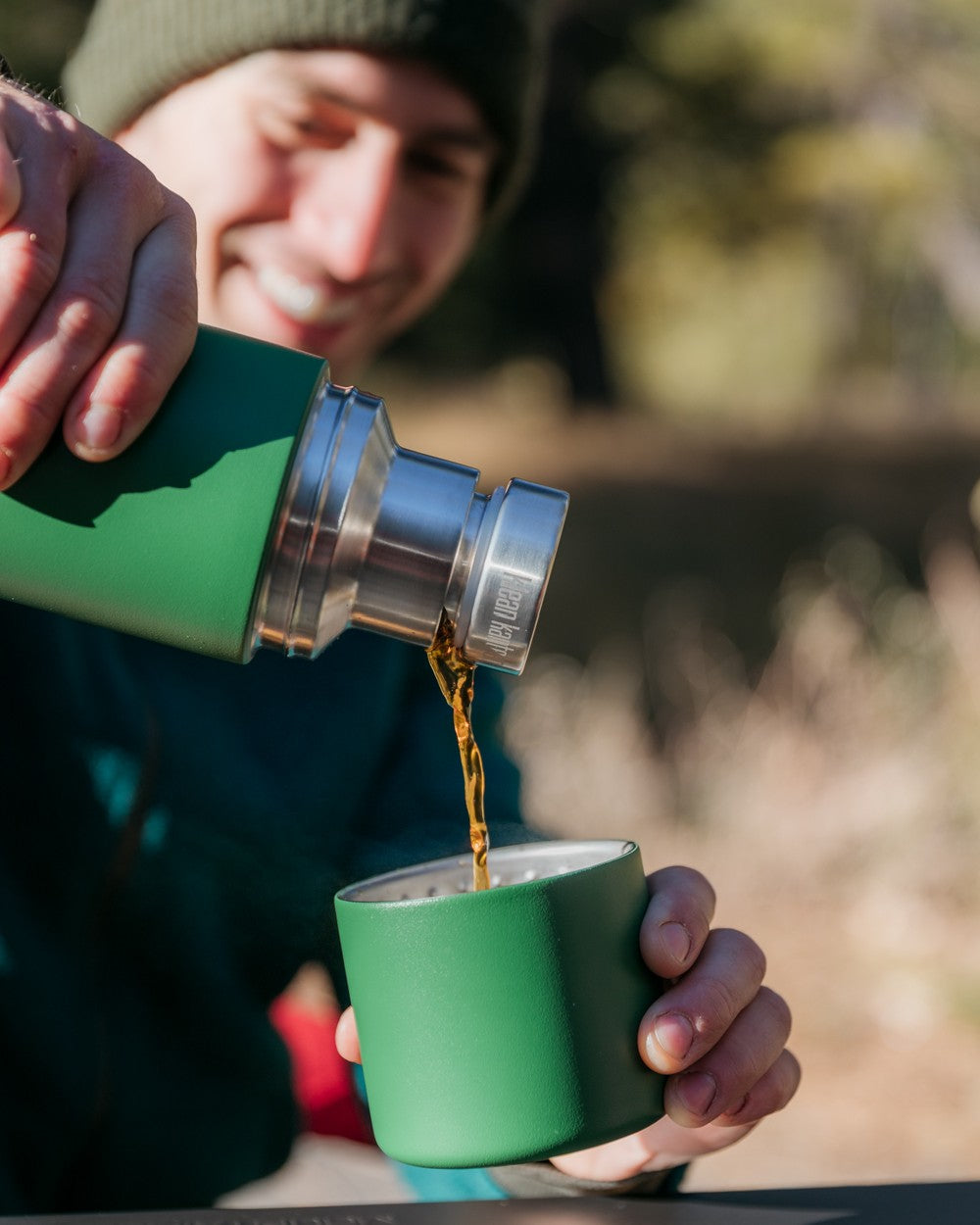 Fairway coloured Klean Kanteen Insulated TKPro Flask on blurry background #colour_fairway
