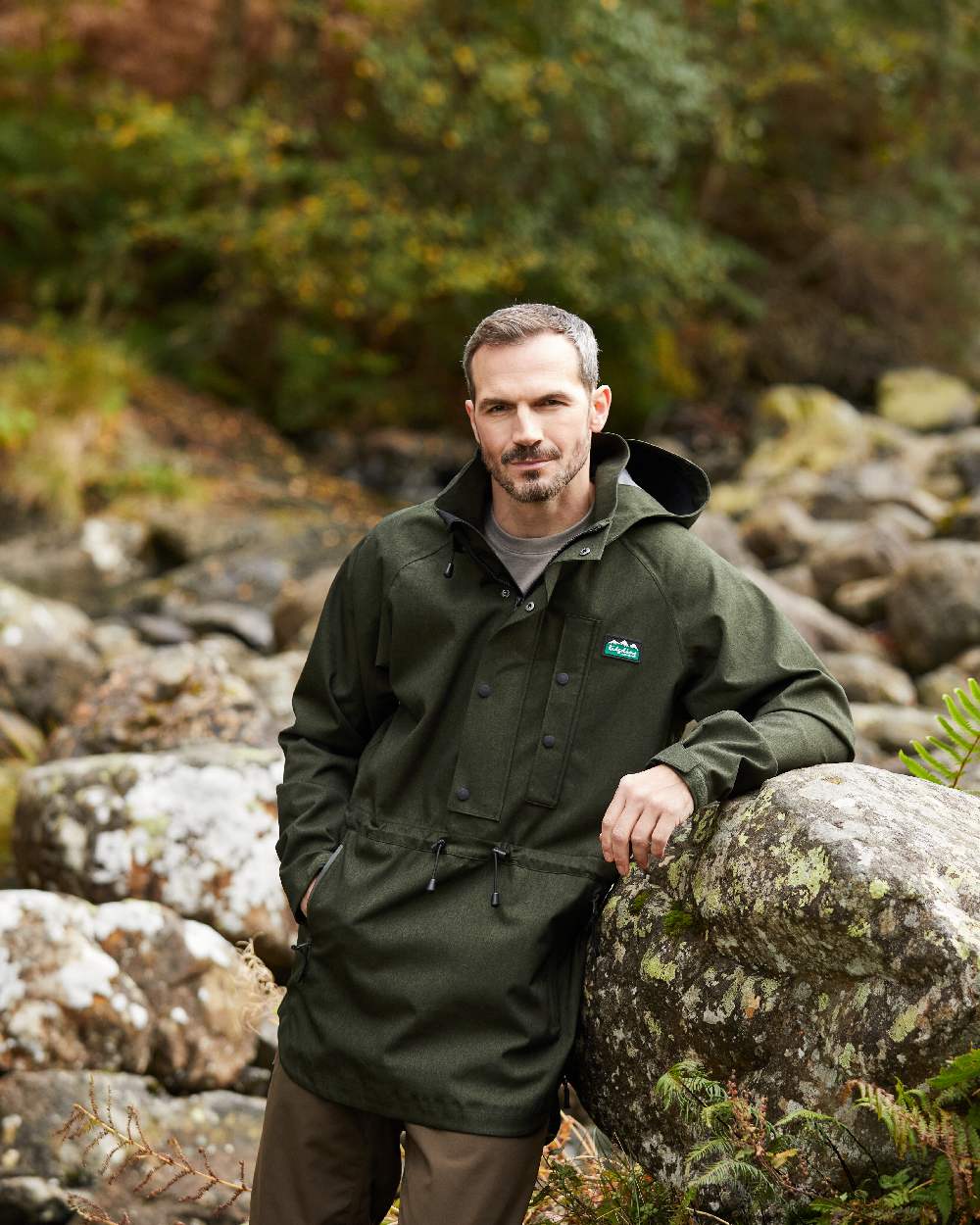 Deep Forest Marl coloured Ridgeline Mens Monsoon Light Smock on lawn background #colour_deep-forest-marl